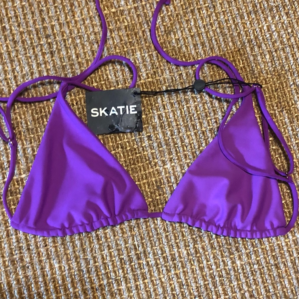 NWT Skatie Bikini Top in Size Medium